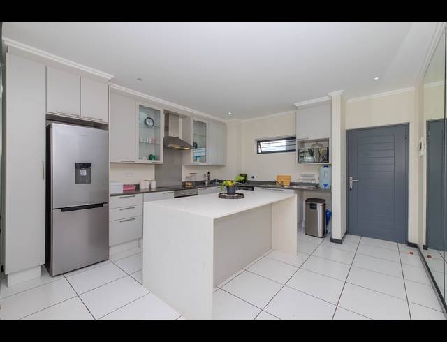 3 BEDROOM APARTMENT TO LET IN PAULSHOF